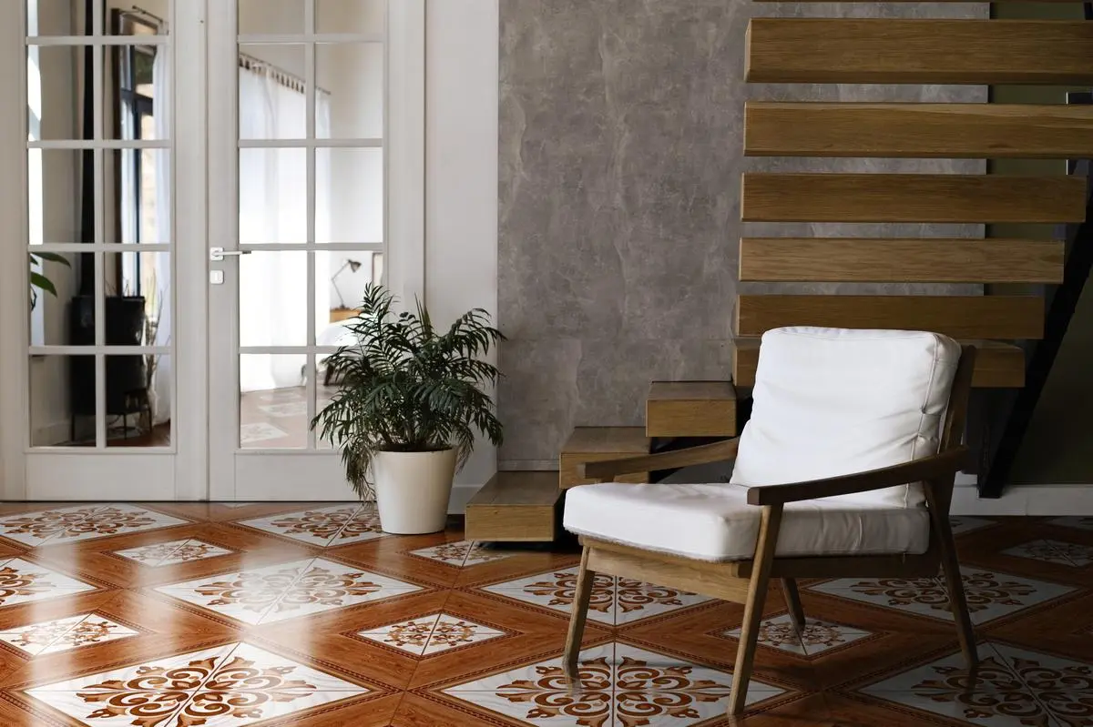 Sala de espera, exterior casa, piso de cerámica madera Agra Plus de Cerámicos Gala